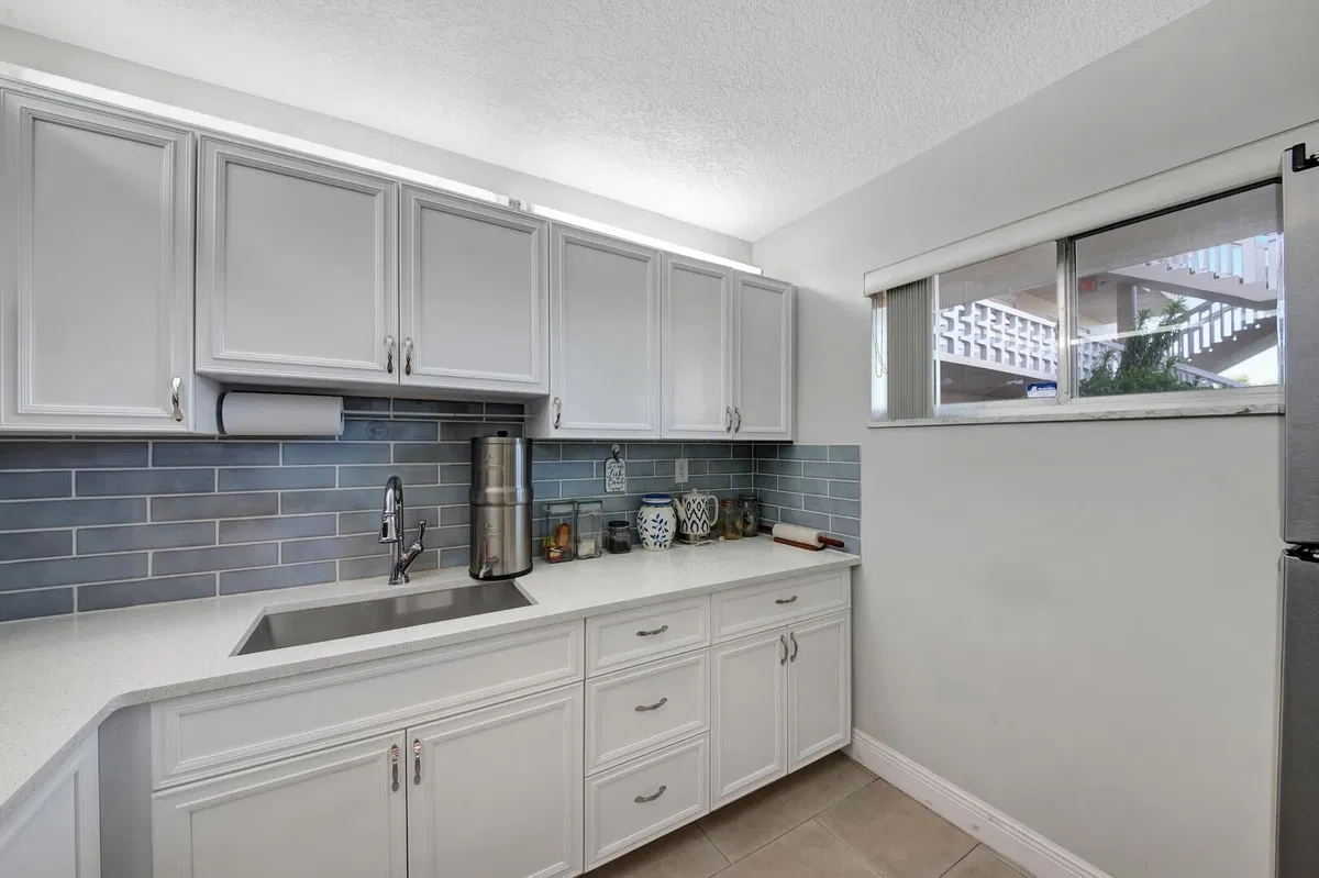Unit 109 photo 10