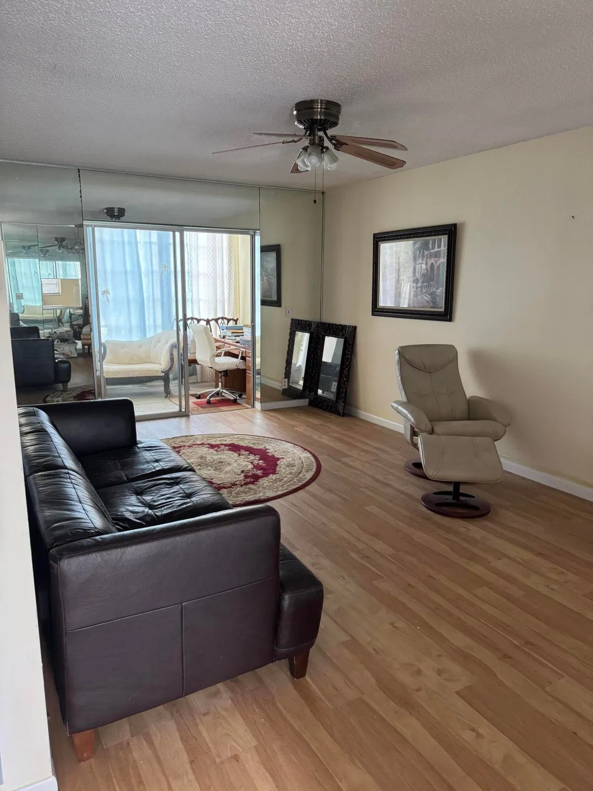 Unit 215 photo 4