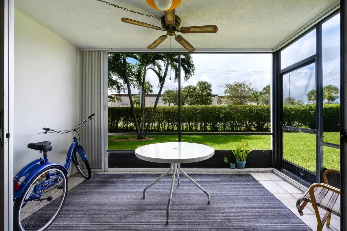 Unit 14 photo 22