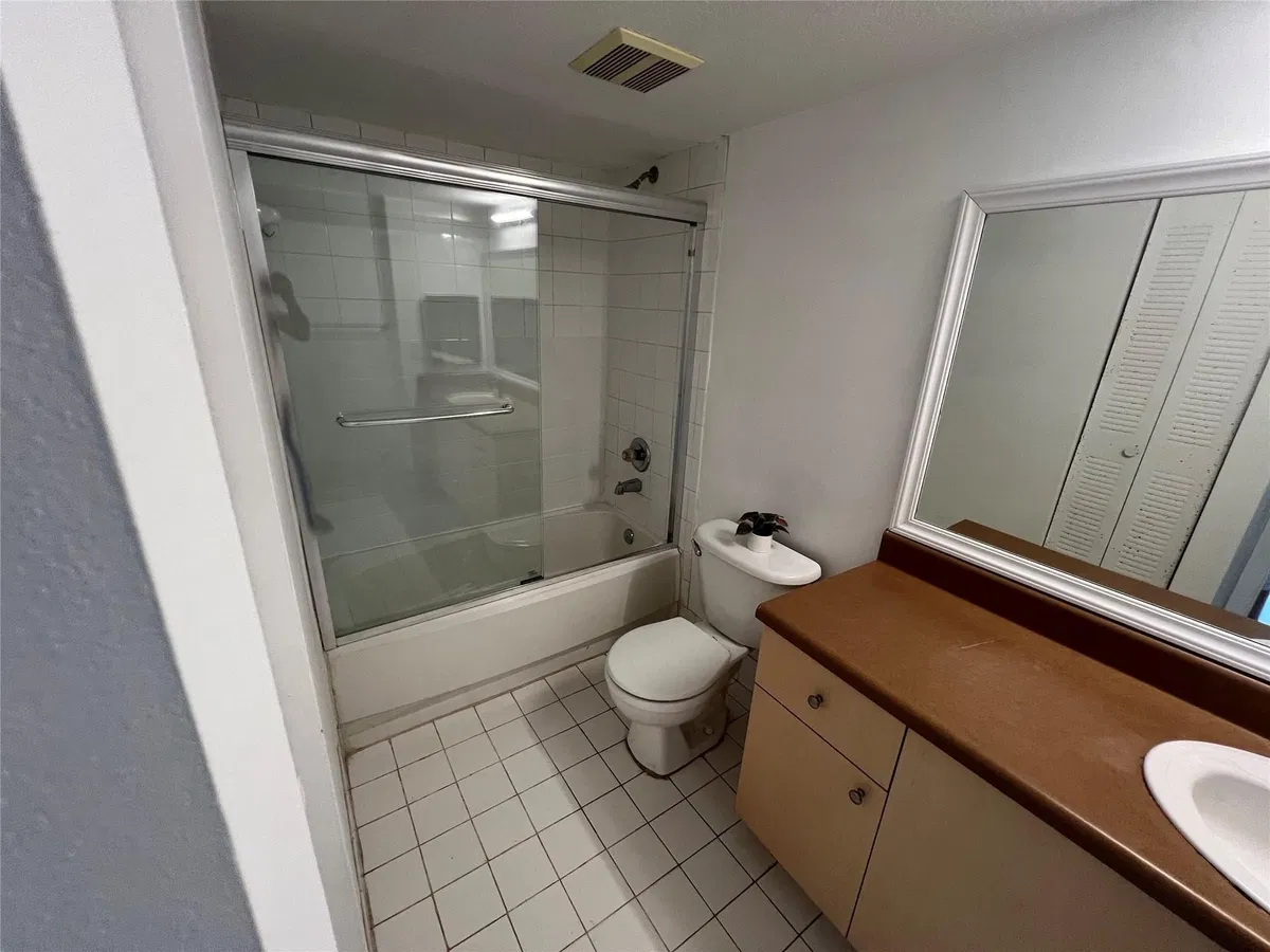 Unit 108 photo 16