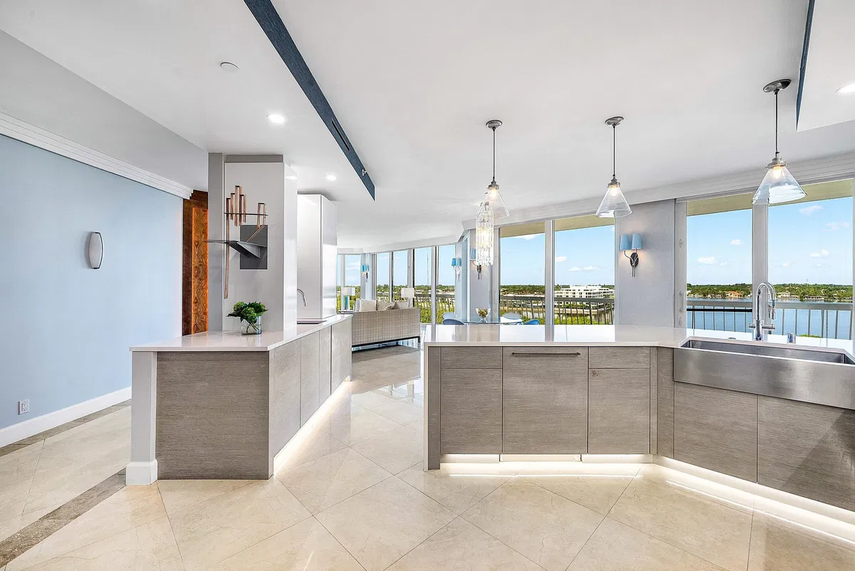 Sloan's Curve Palm Beach Unit 605n photo 10