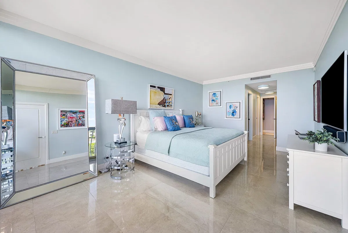 Sloan's Curve Palm Beach Unit 605n photo 22
