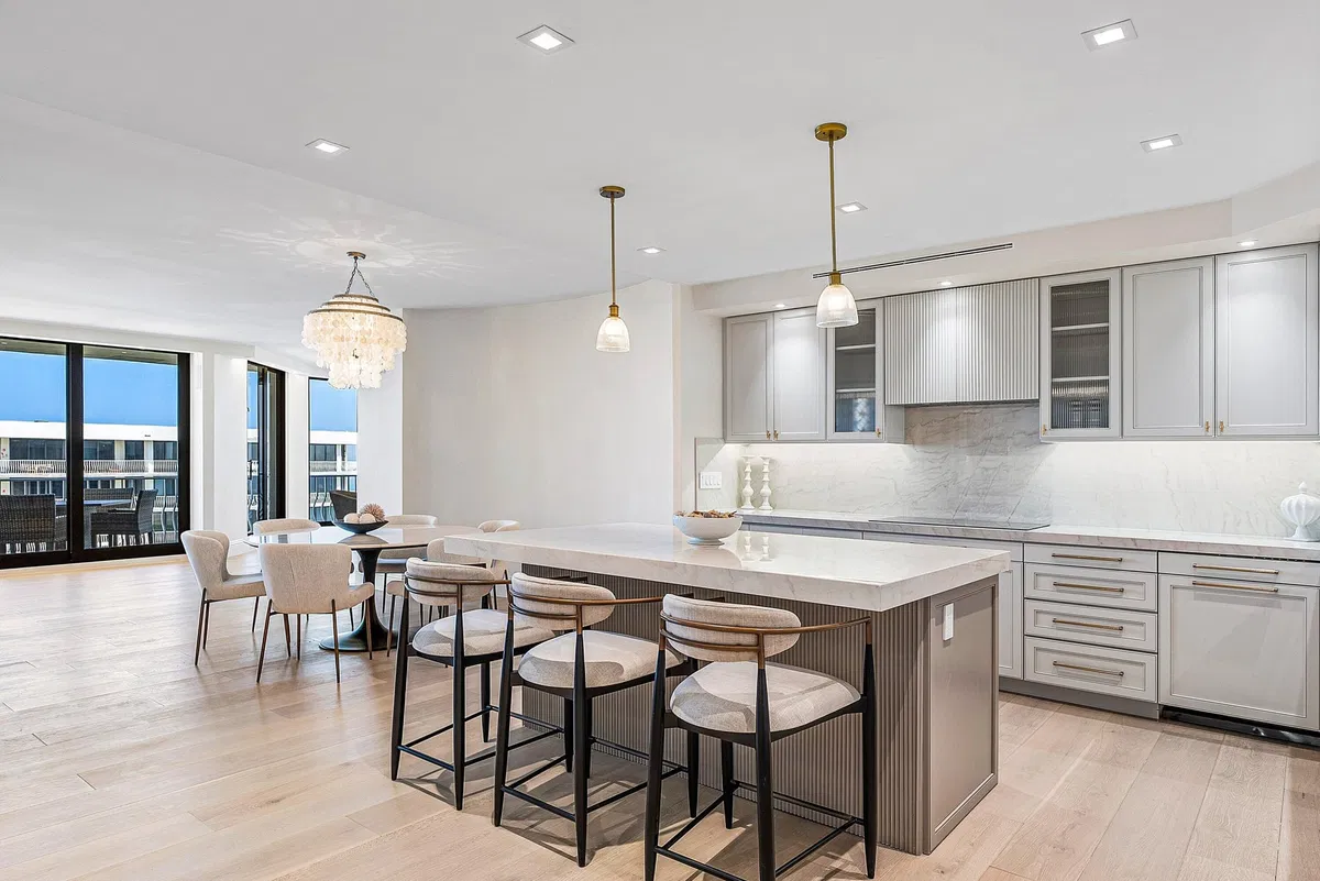 Sloan's Curve Palm Beach Unit 503s photo 4