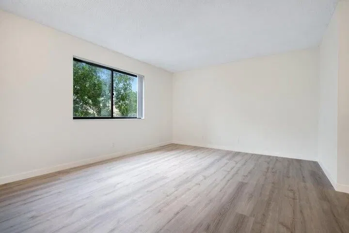 Unit 405 photo 13