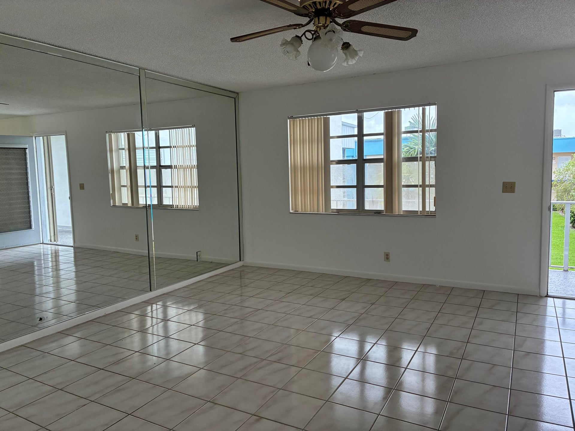 Unit 574 photo 10
