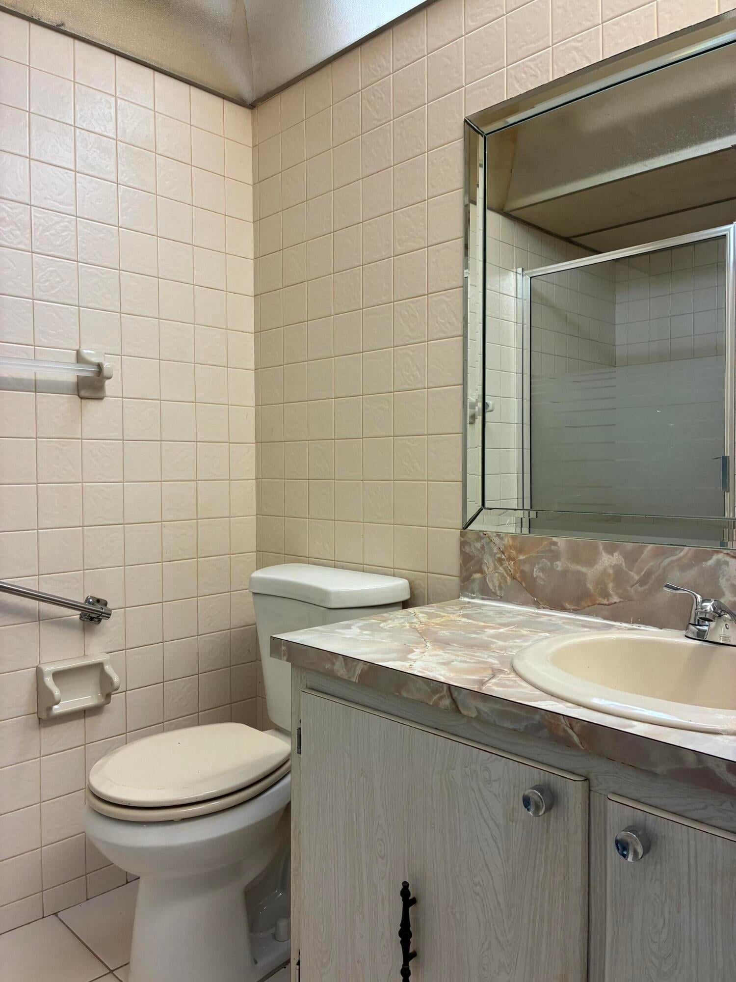 Unit 574 photo 16