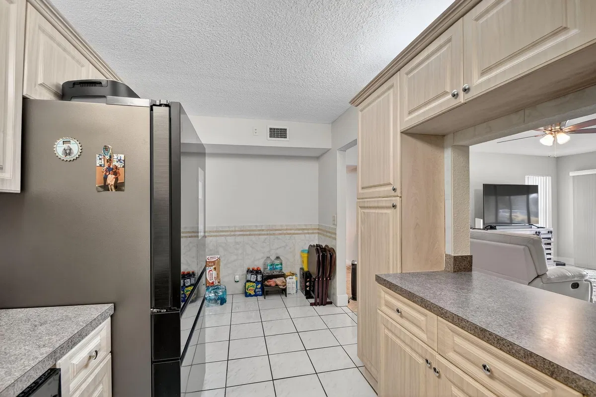 Unit B1 photo 19