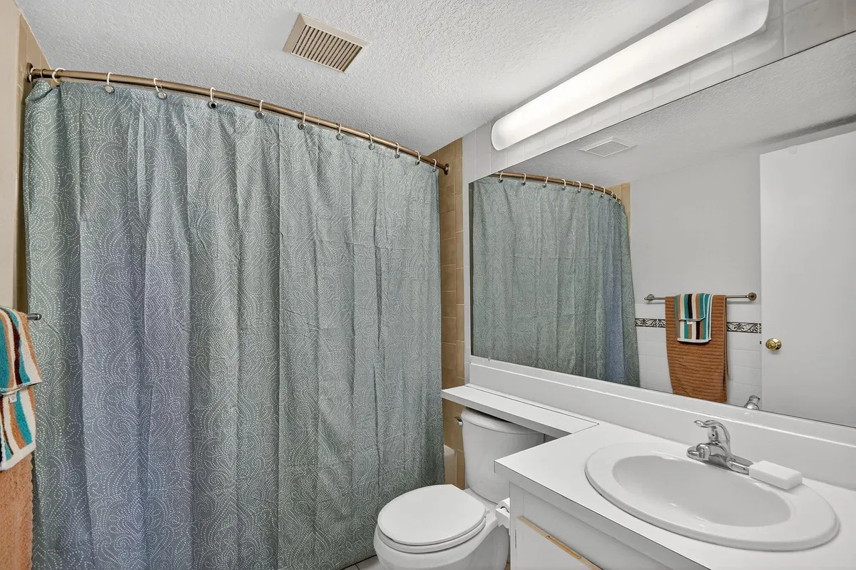 Unit B1 photo 25