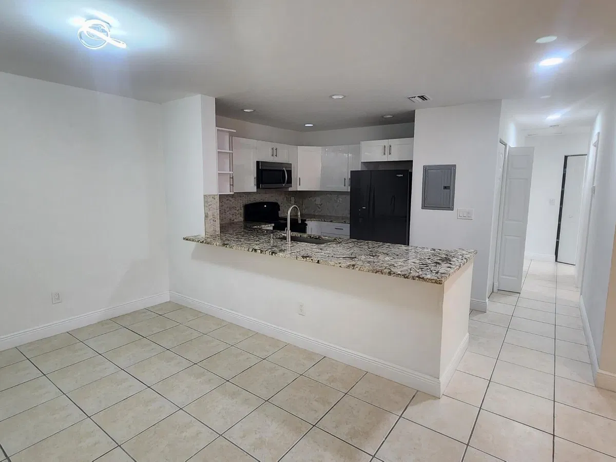Unit 208 photo 4