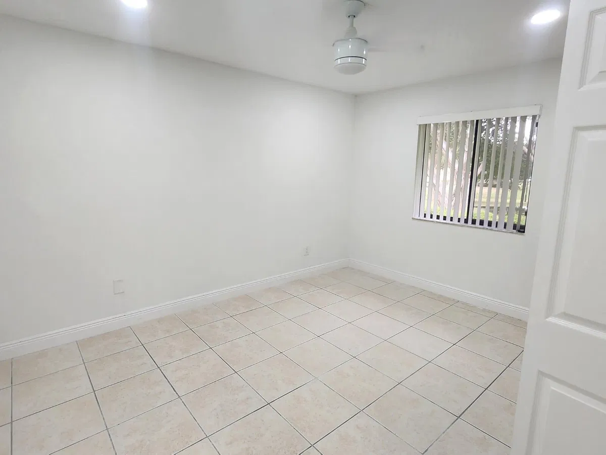 Unit 208 photo 10