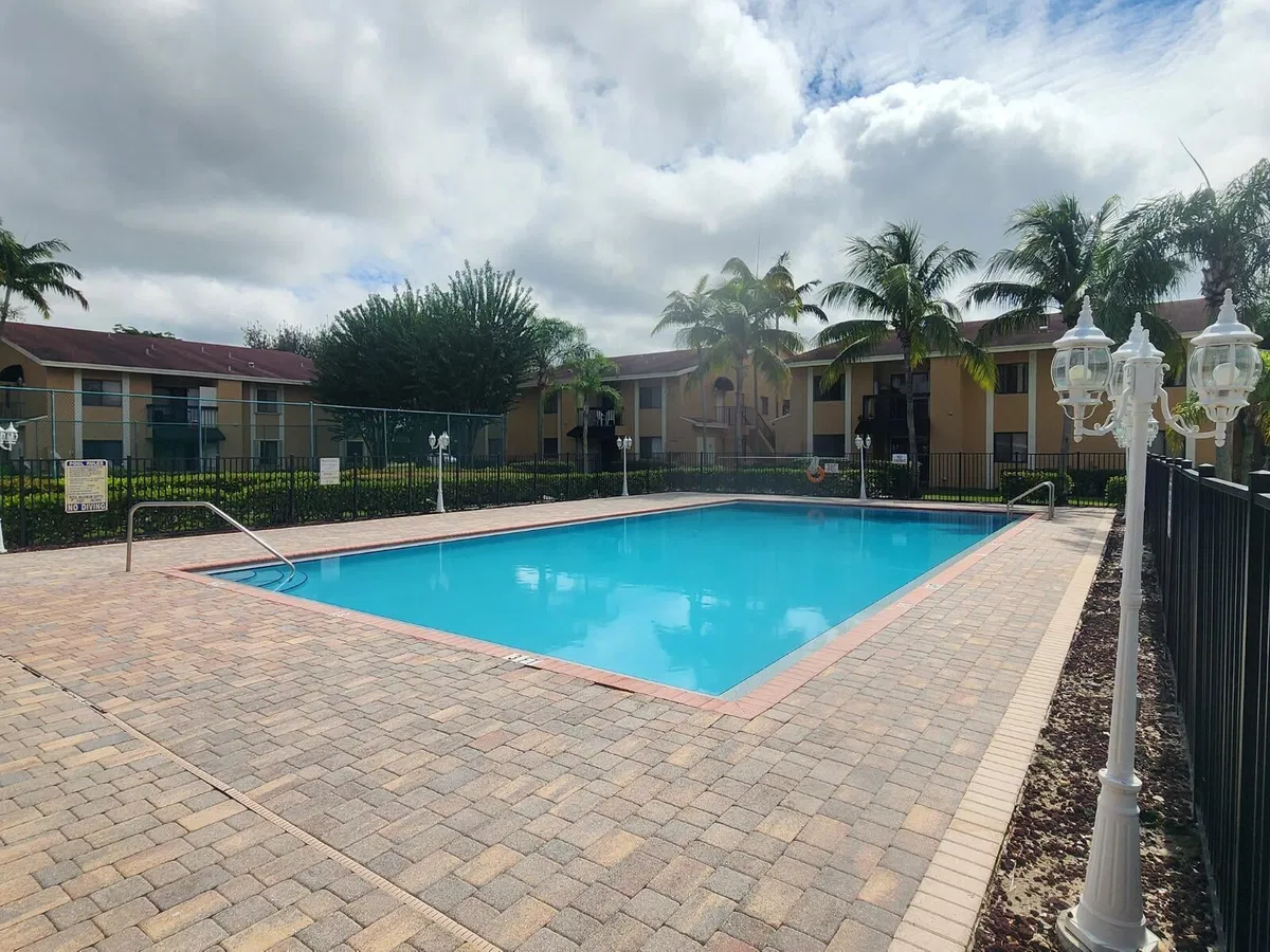 Unit 208 photo 22