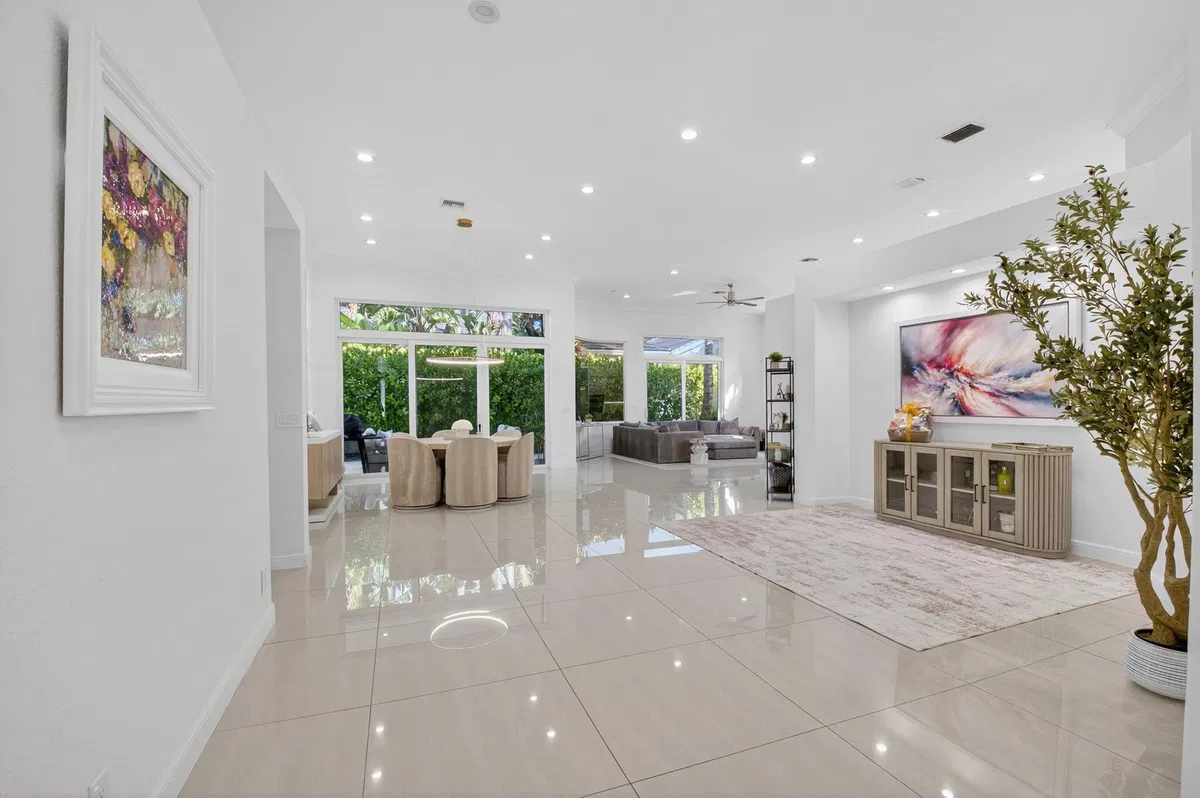 Woodfield Country Club Residence photo 4