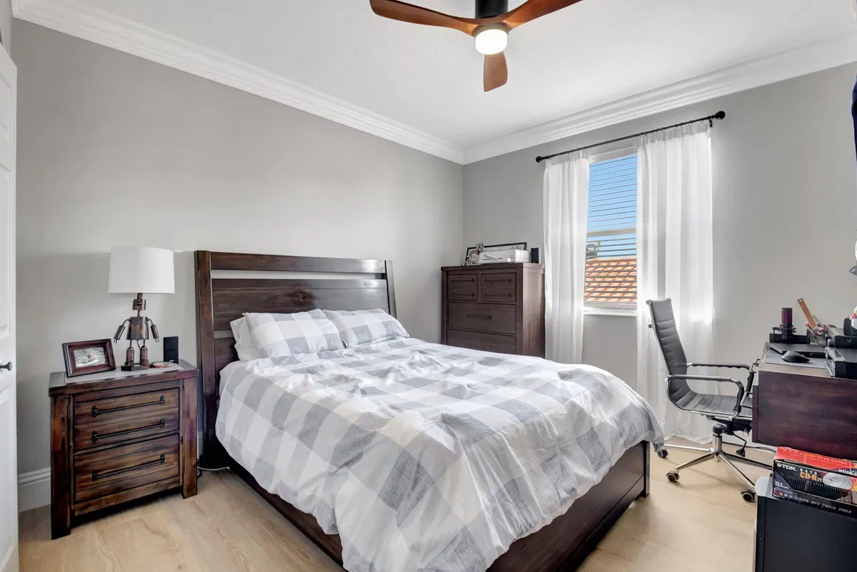  Residence photo 34