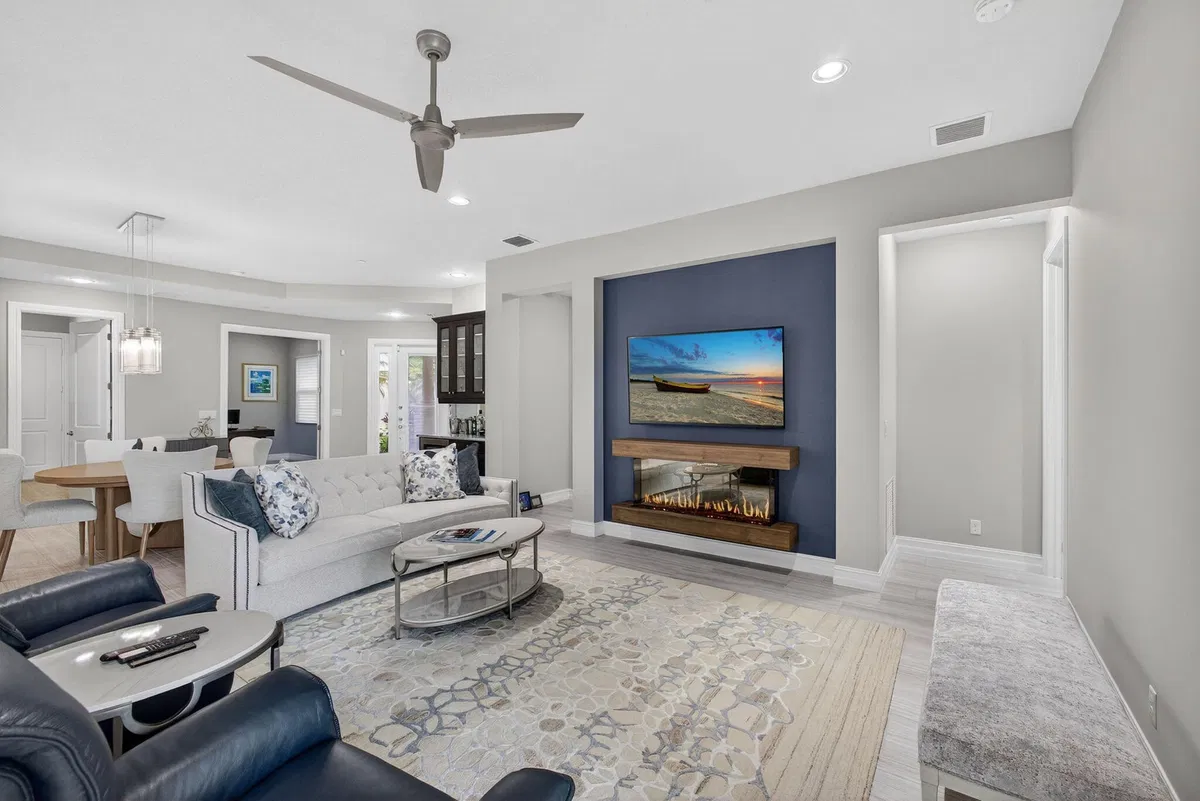 Jupiter Country Club Unit 128 photo 4