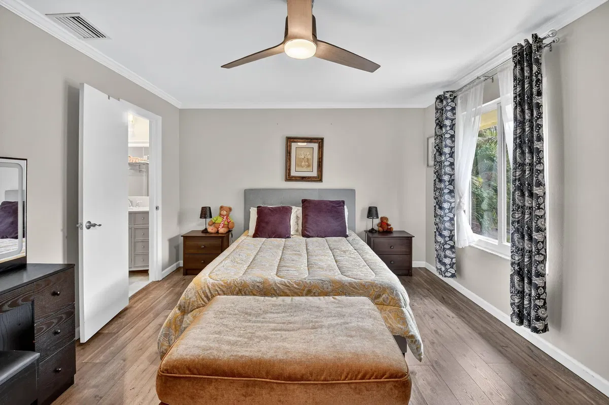 Residence photo 43