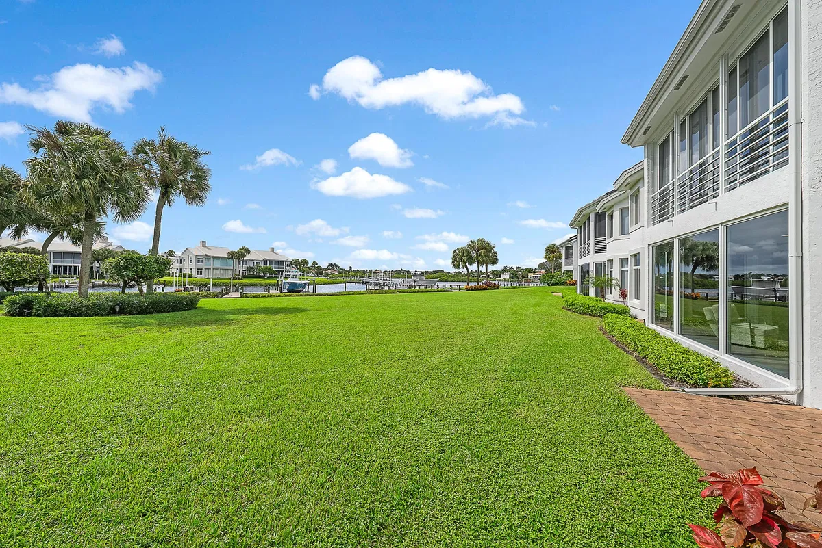 Admirals Cove Residence photo 19