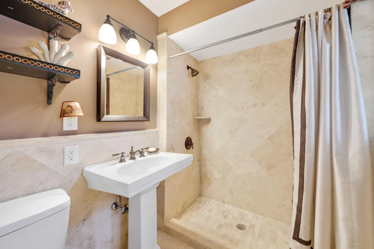 Residence photo 31