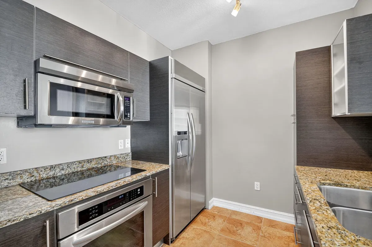 CityPlace South Tower Unit 821 photo 4