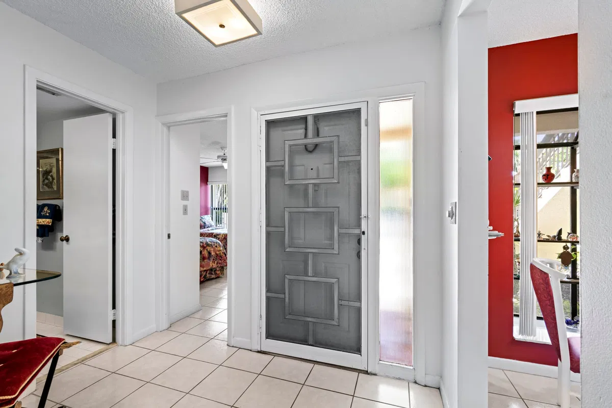Unit 512 photo 4