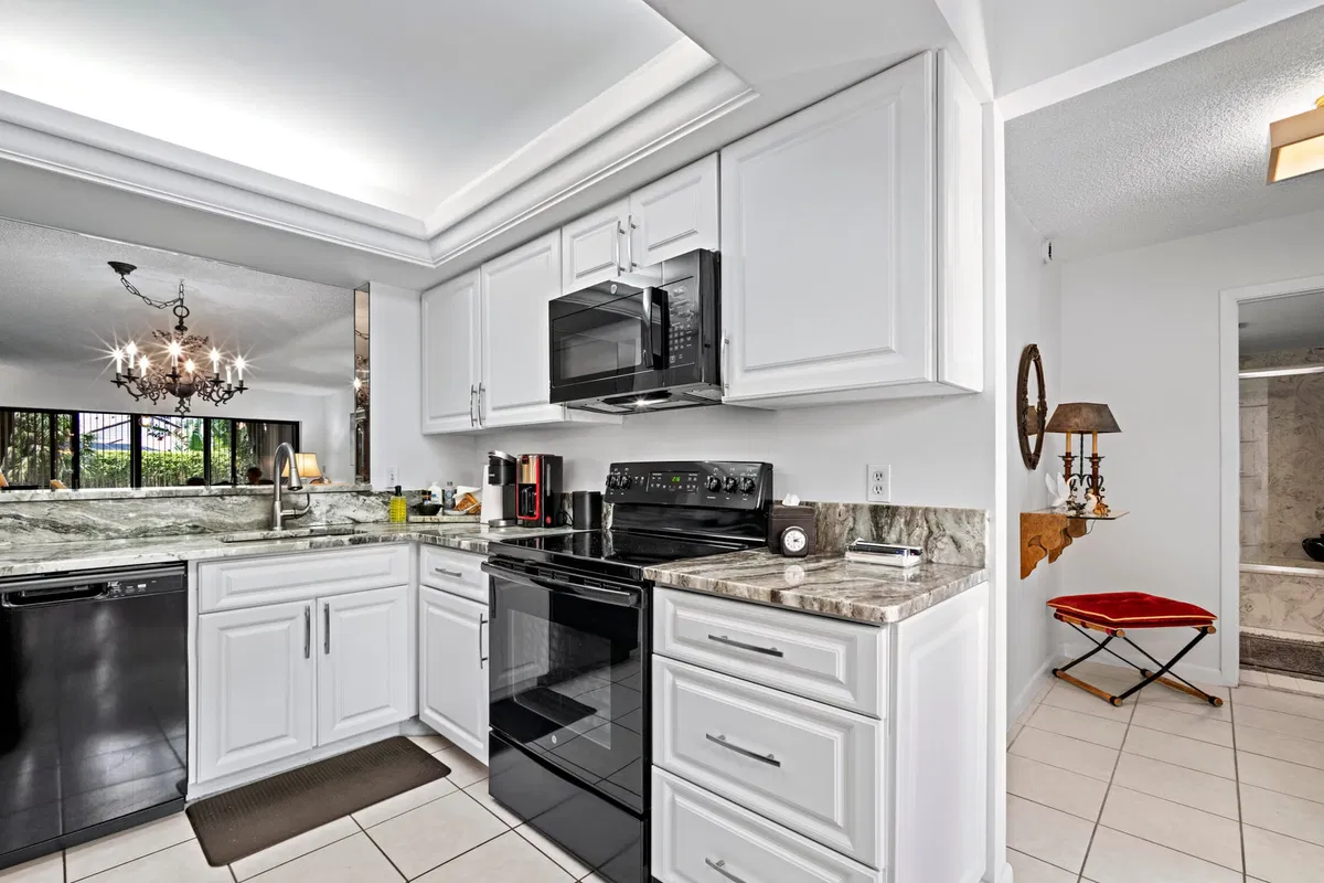 Unit 512 photo 7