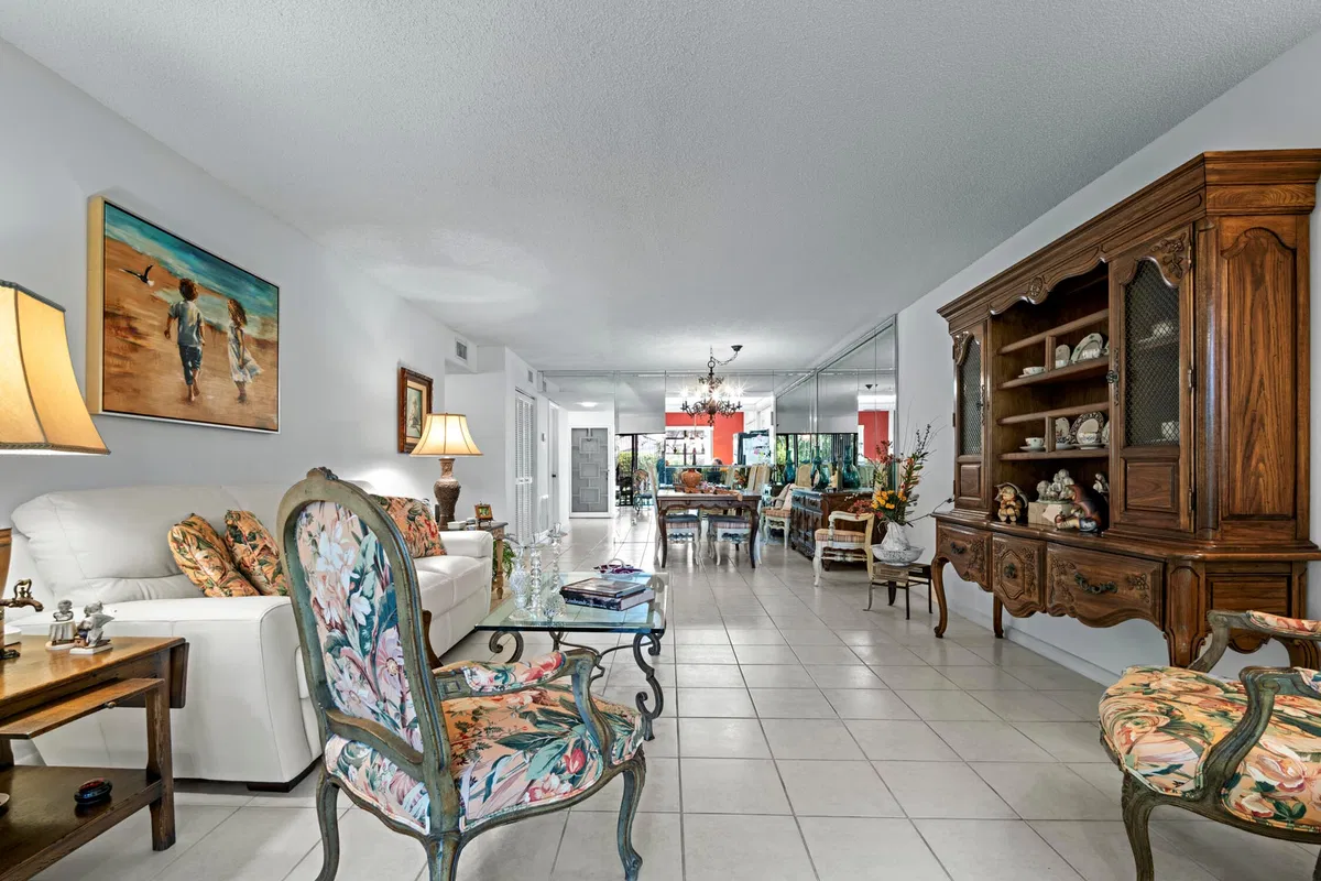 Unit 512 photo 13