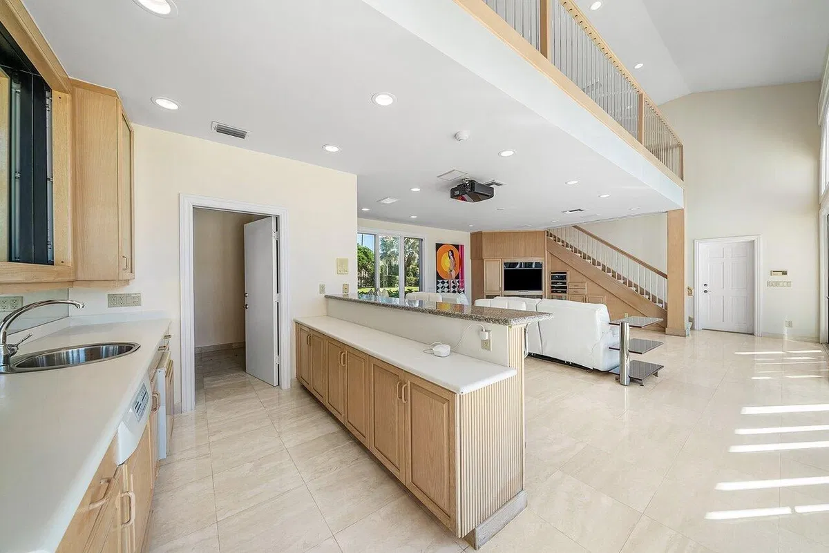 Frenchman's Creek Residence photo 37