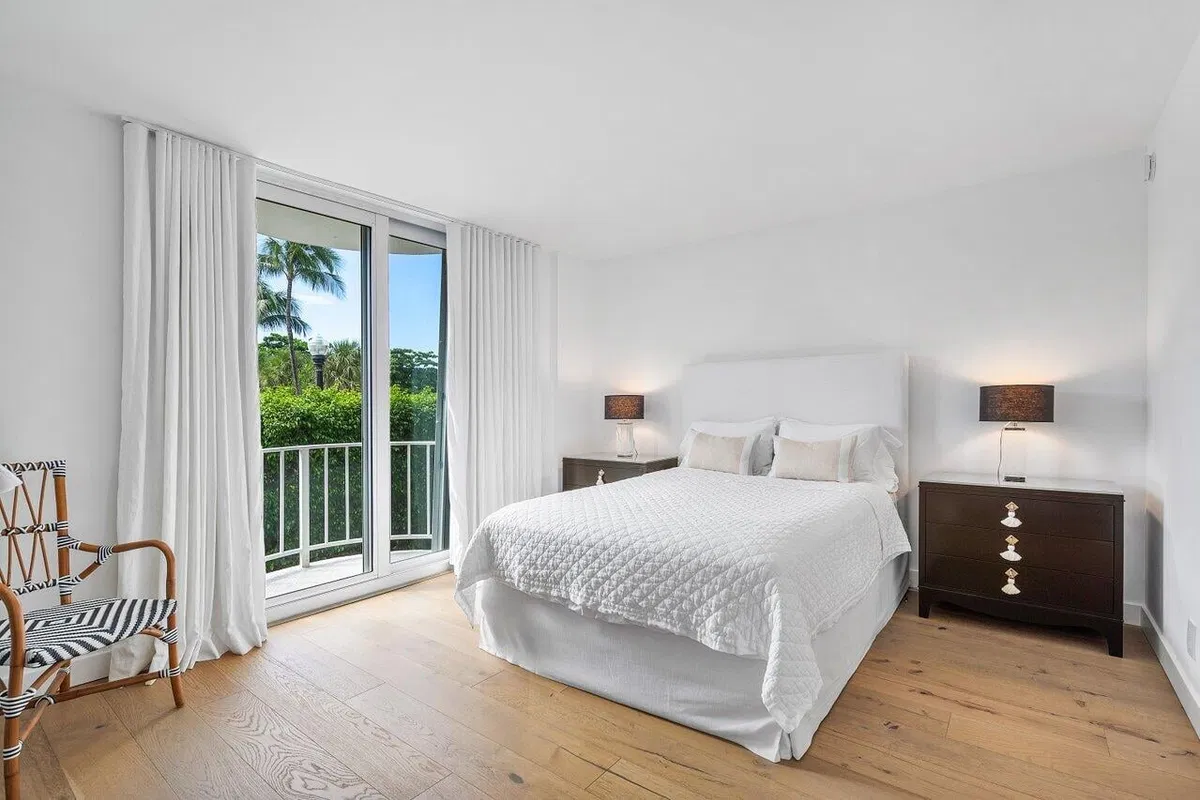 Winthrop House Condos Unit 220 photo 13
