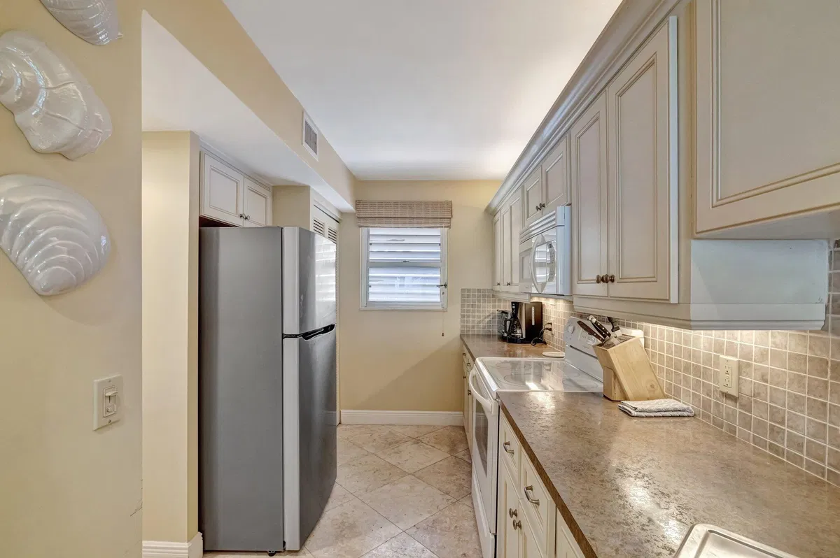 Unit 402 photo 13