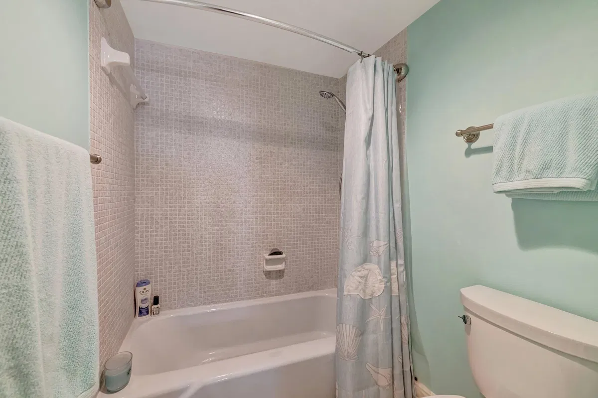 Unit 402 photo 28