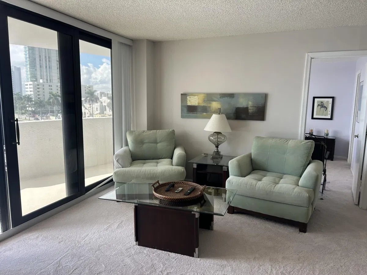 Trianon Unit 504 photo 4