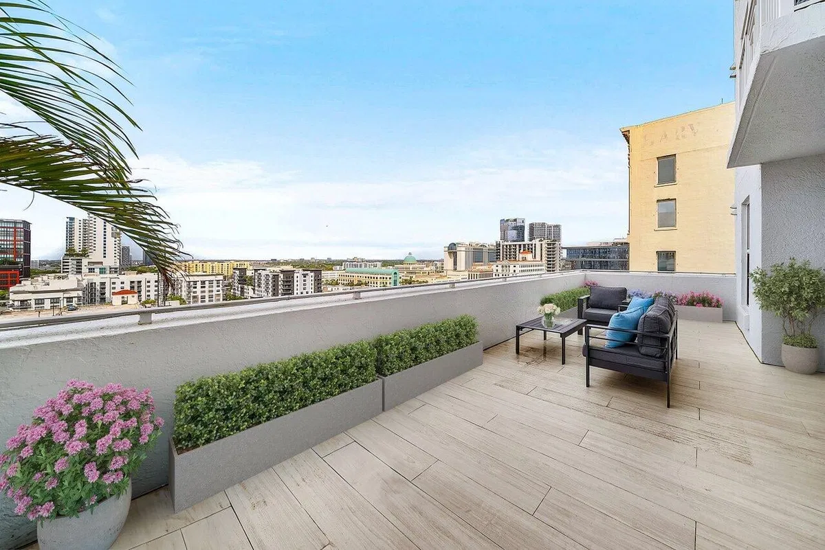 The Strand Unit 1115 photo 22
