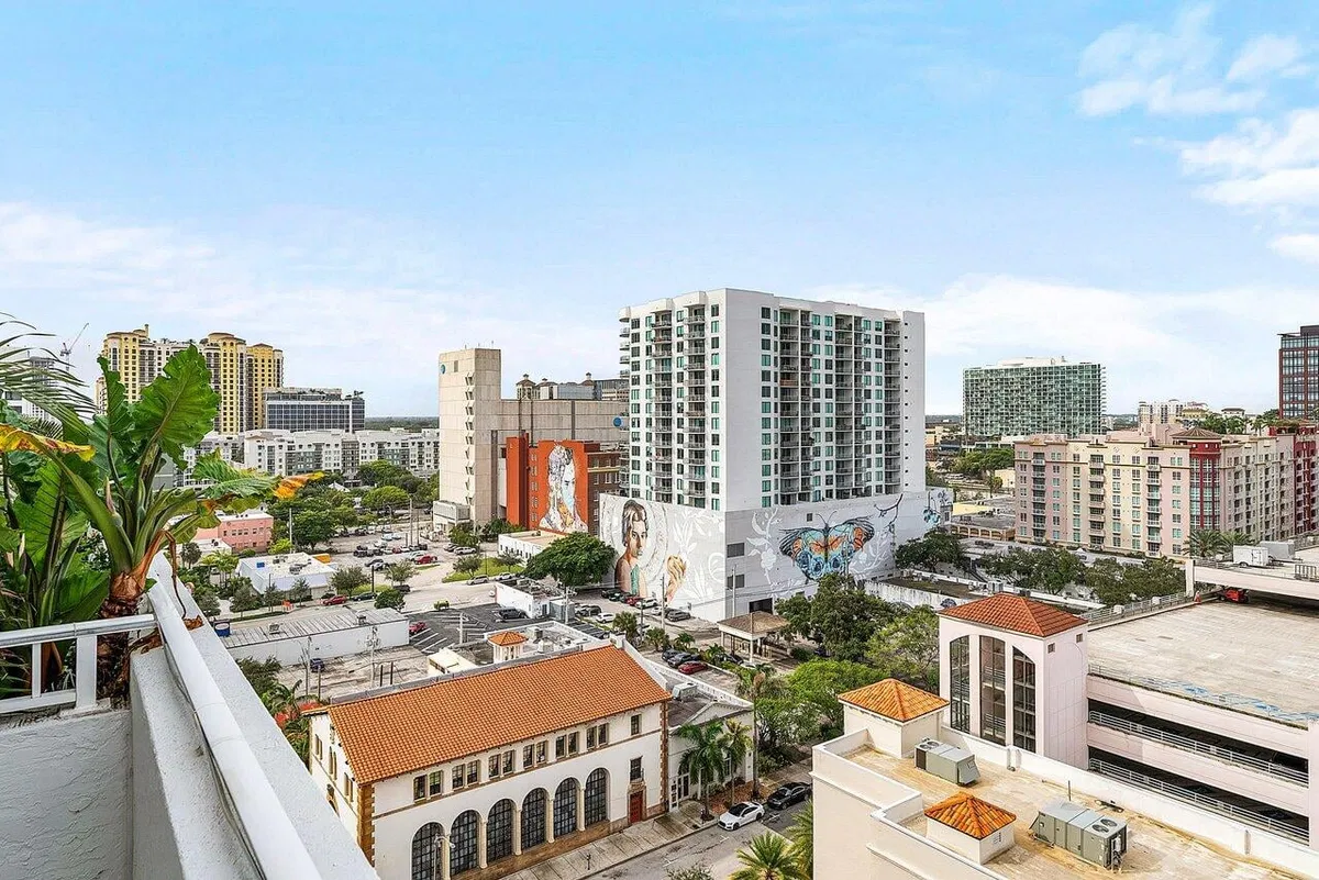 The Strand Unit 1115 photo 28