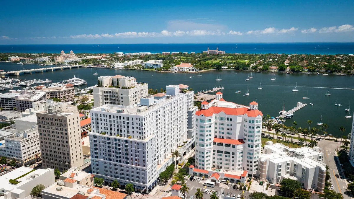 The Strand Unit 1115 photo 46