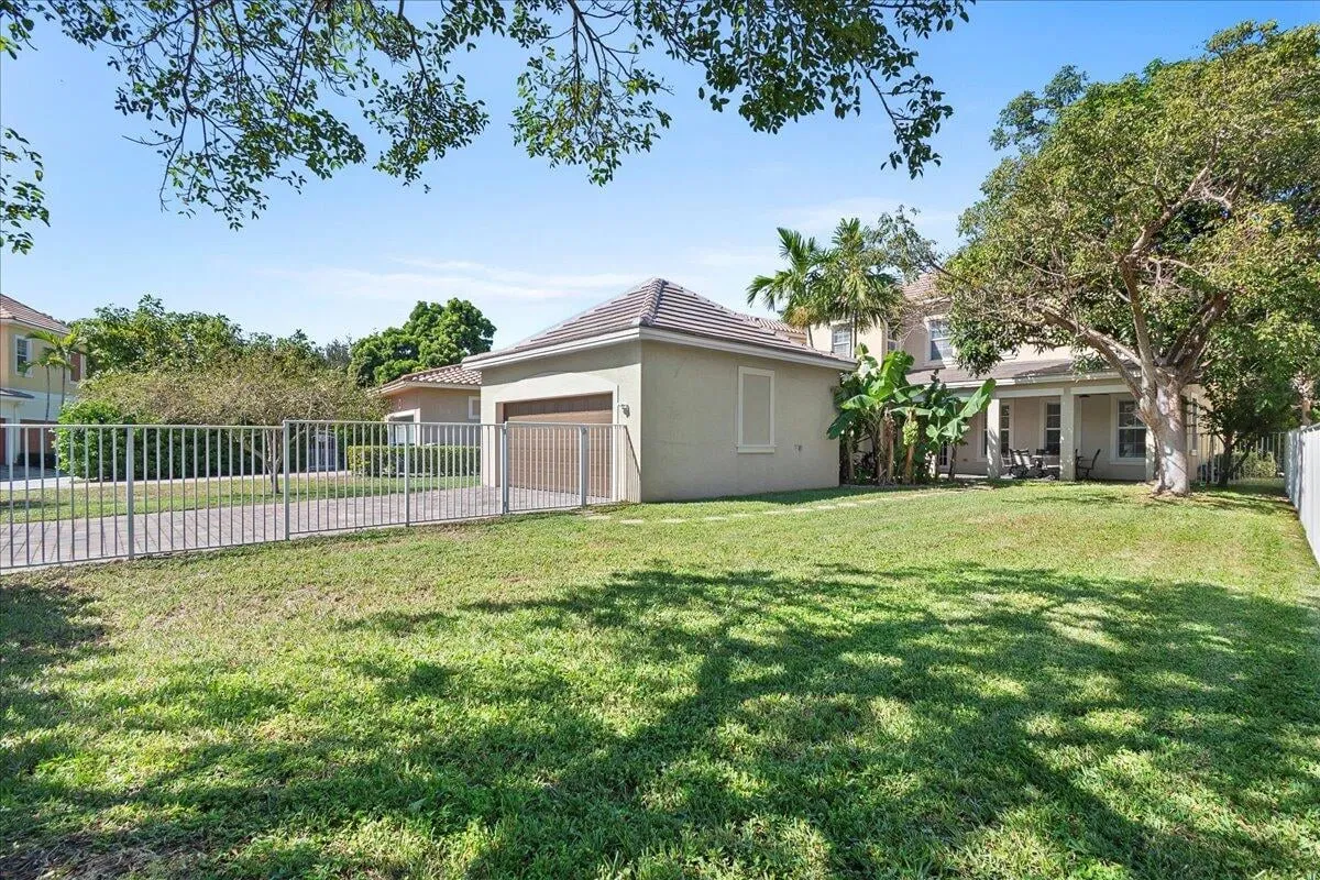 Canterbury Place Residence photo 13