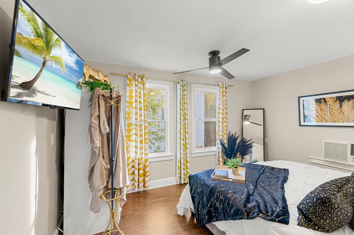 Residence photo 16