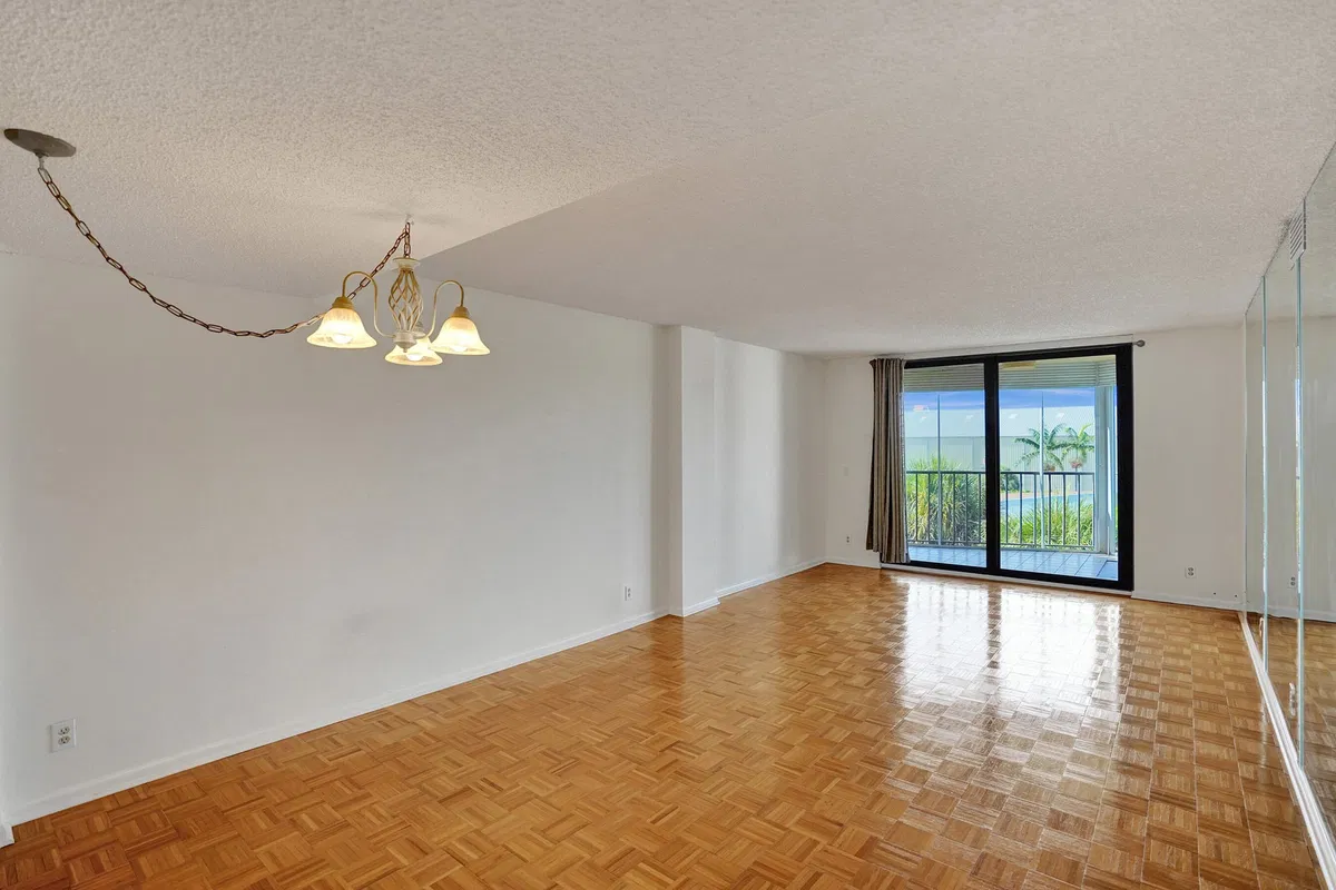 Unit 410 photo 13