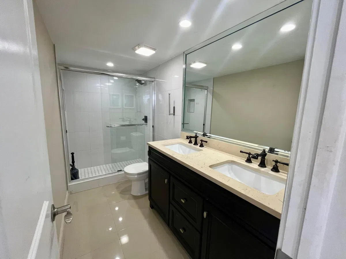 Unit 406 photo 7