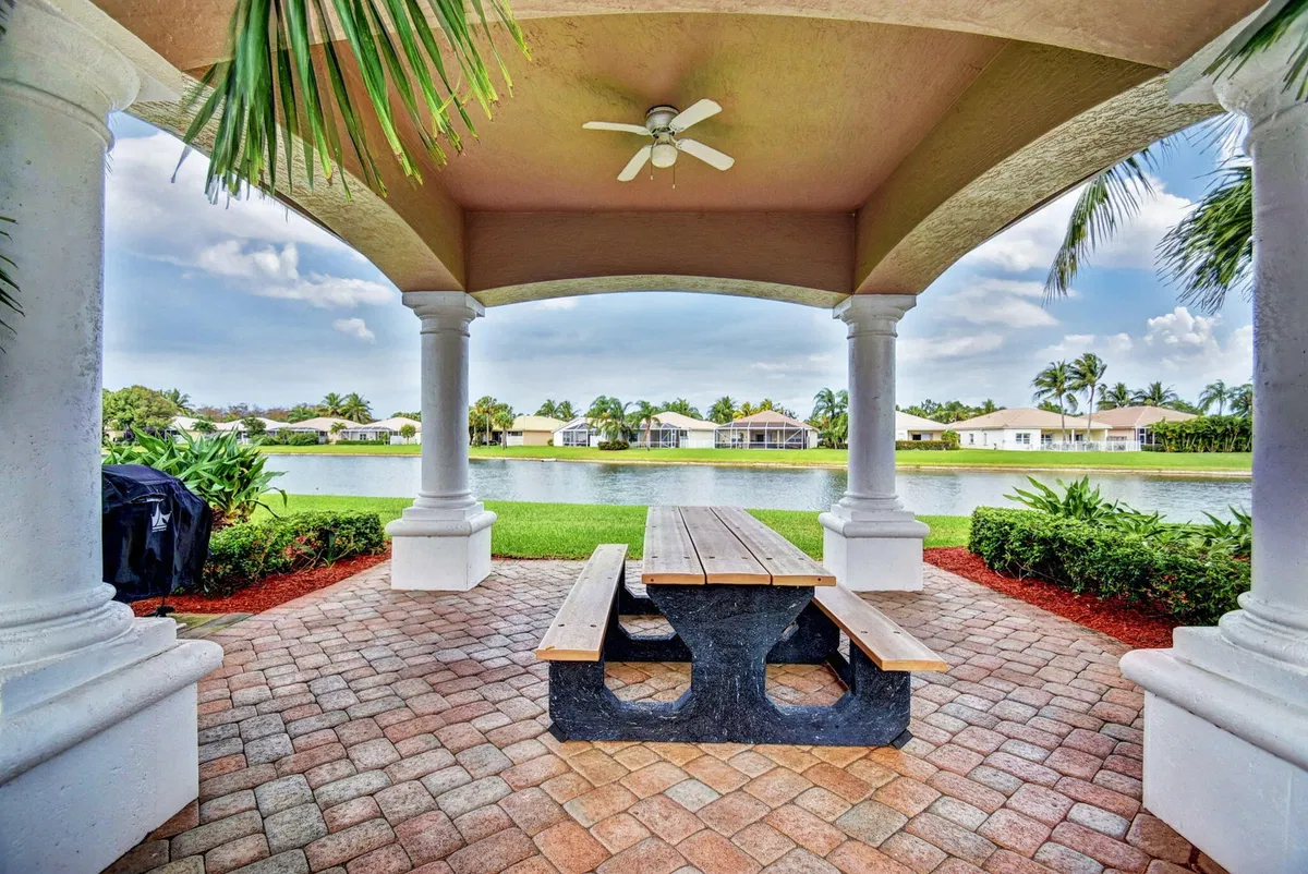 Residence photo 61