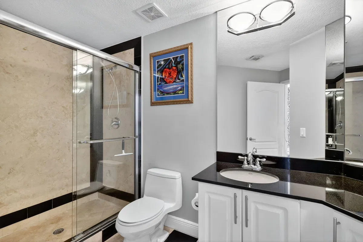 Unit 105 photo 16