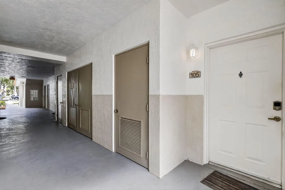 Unit 105 photo 31