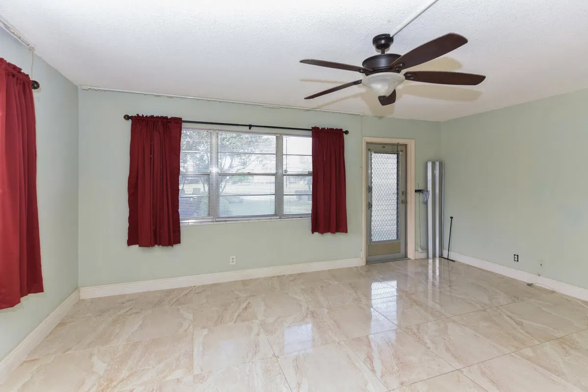 Residence photo 10