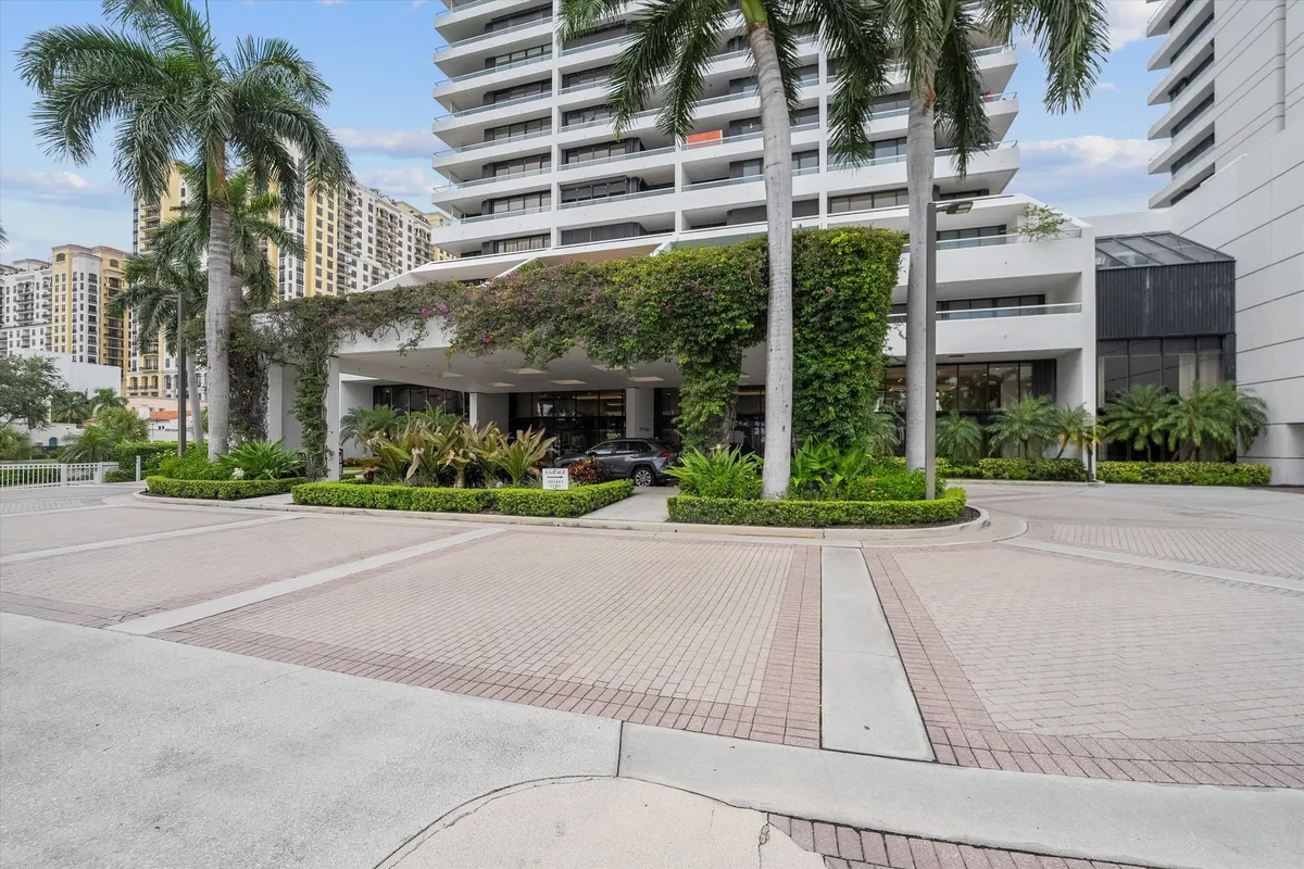 The Plaza of The Palm Beaches Unit 19b