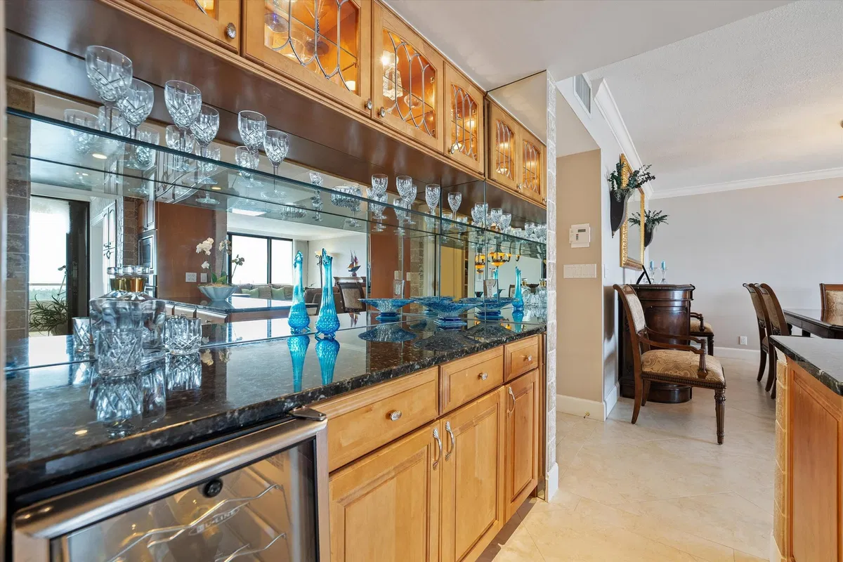 The Plaza of The Palm Beaches Unit 19b photo 7
