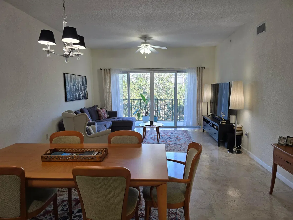 Unit 403 photo 10