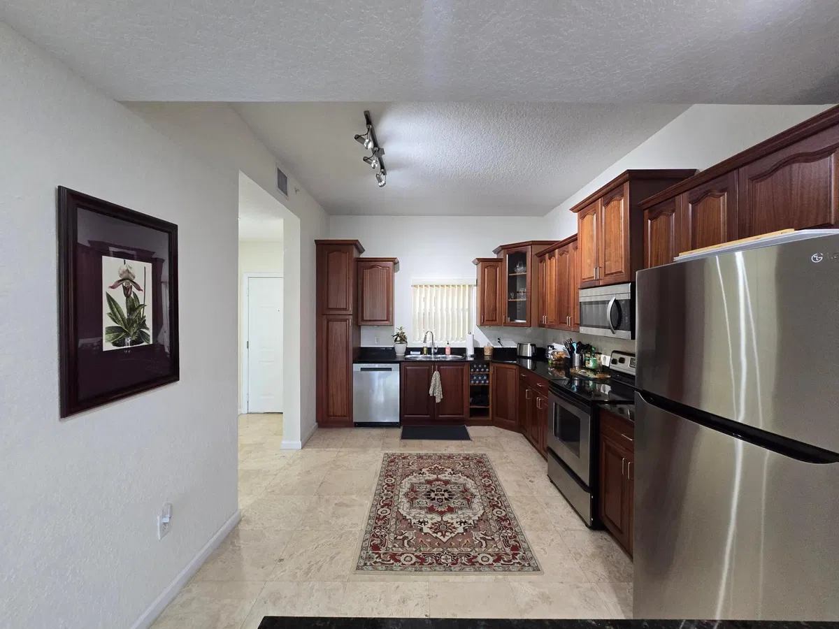 Unit 403 photo 22