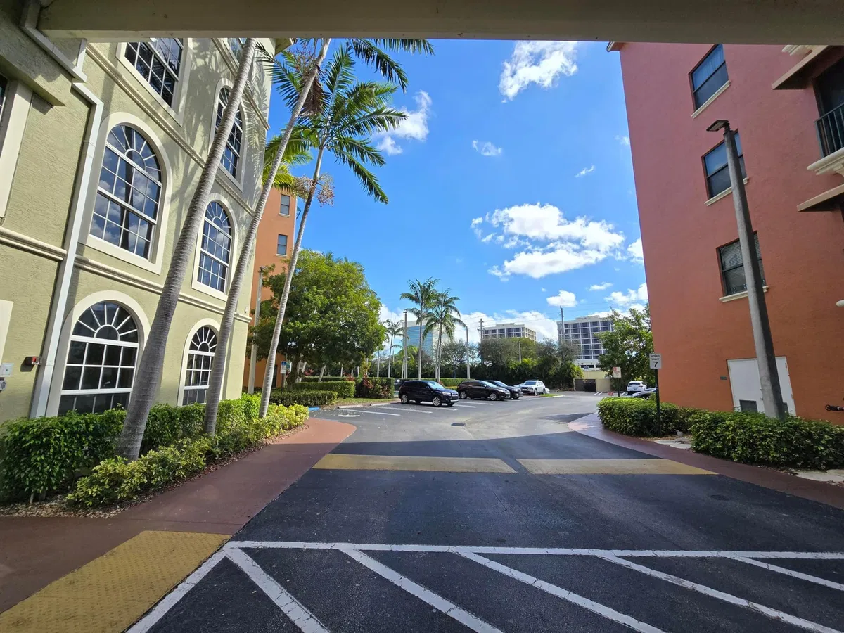 Unit 403 photo 67