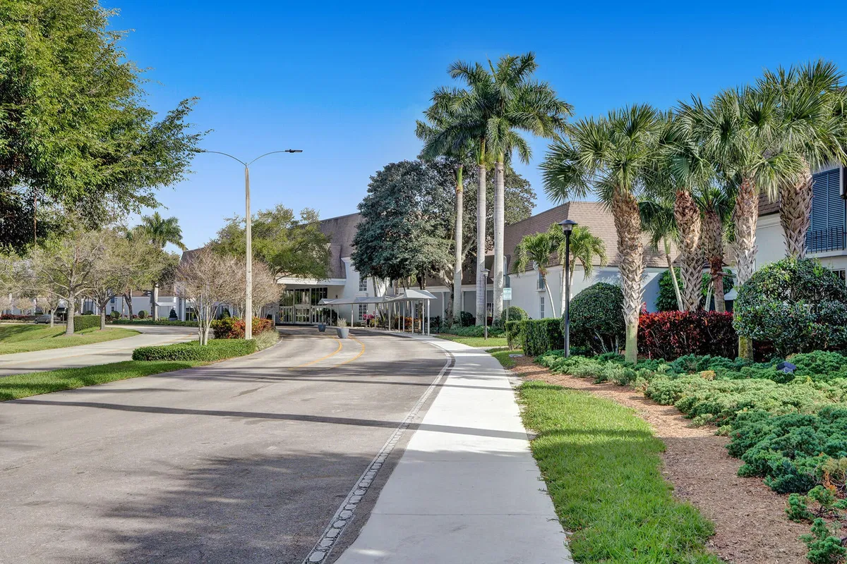 Residence photo 64