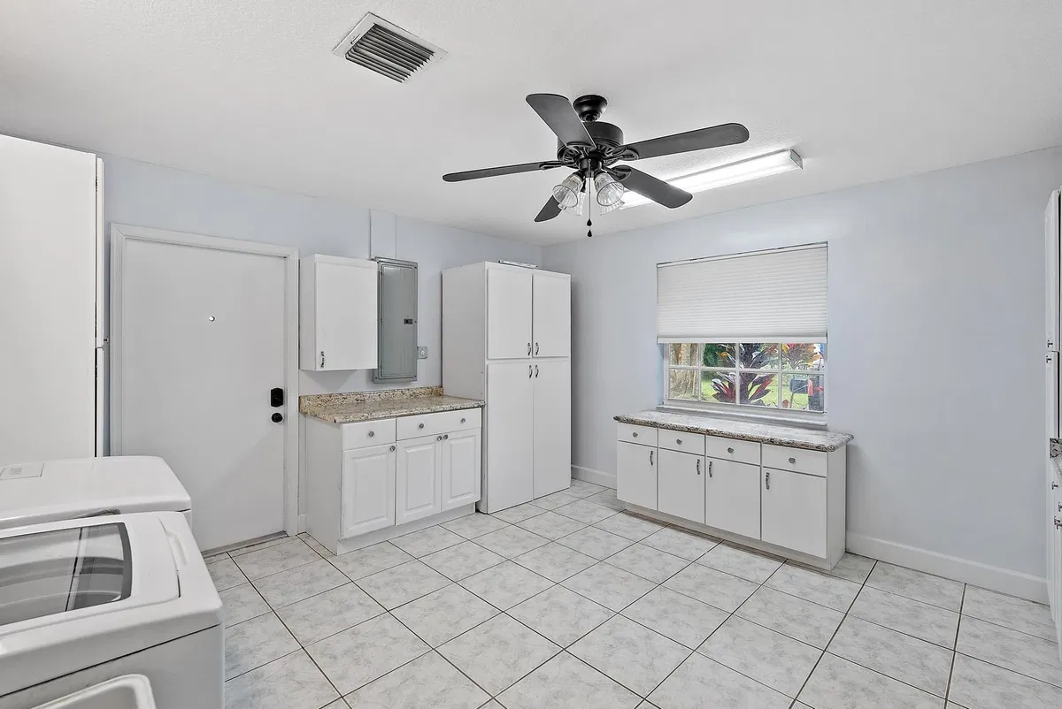  Residence photo 19