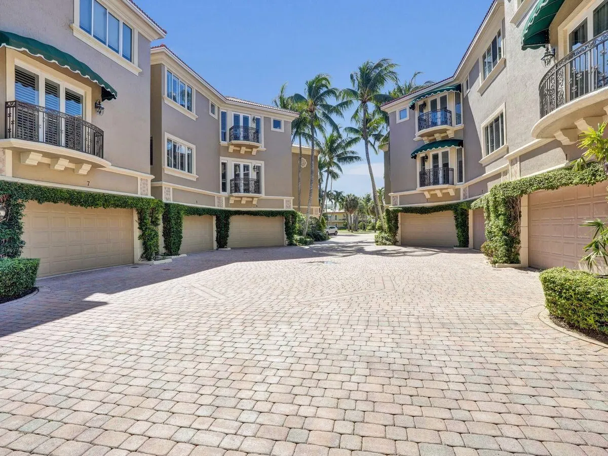 Saturnia Boca Raton Unit 9