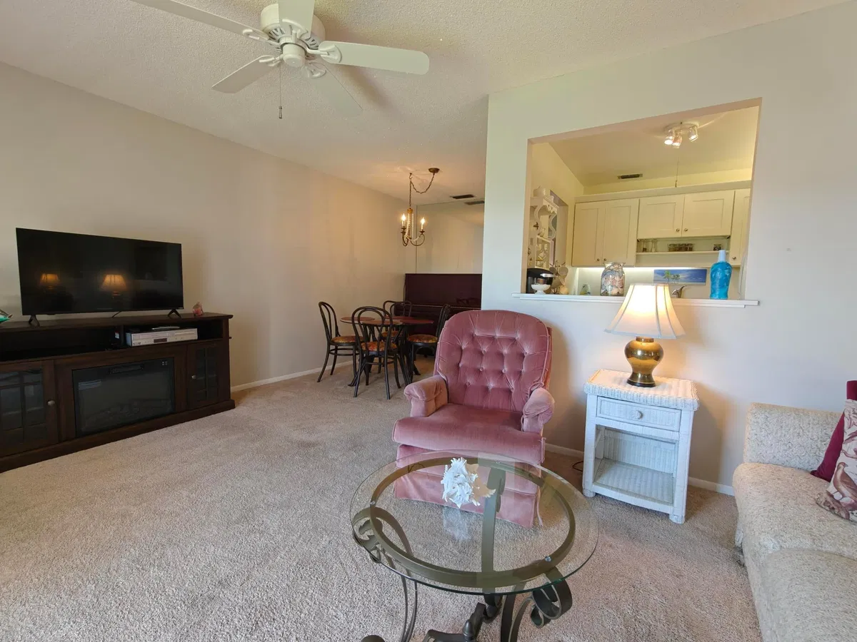 Unit 3-311 photo 25